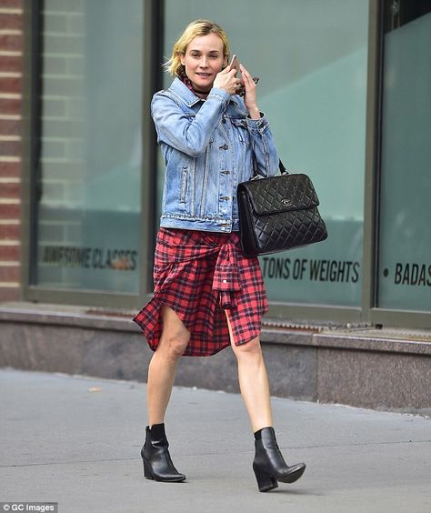 Diane Kruger Street Style, Diane Kruger Style, Car Inside, Wildlife Travel, Celebrity Style Inspiration, The Trunk, Diane Kruger, Fall Winter Wardrobe, Fashion Portfolio