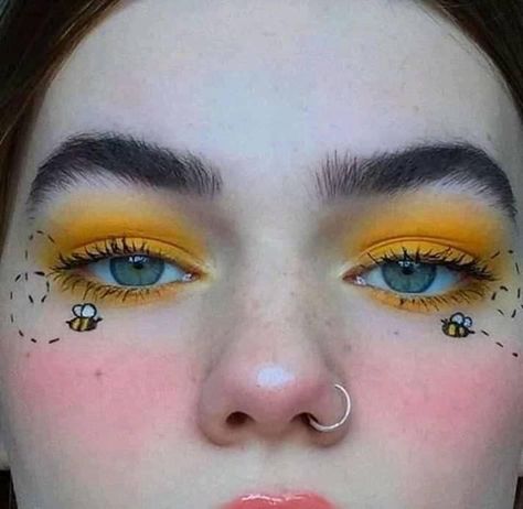 Coachella Make-up, Moana Makeup, Bee Makeup, Fantasy Make-up, Coachella Makeup, Drag Make-up, 70s Makeup, Yellow Makeup, Makeup Tumblr