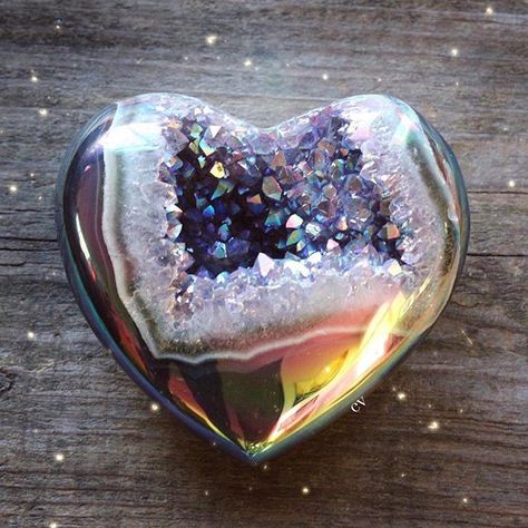 Angel Aura Amethyst, Aura Heart, Aura Amethyst, Spirit Gifts, Day Day, Zen Meditation, Crystal Pyramid, Crystal Eye, Healing Crystal Jewelry