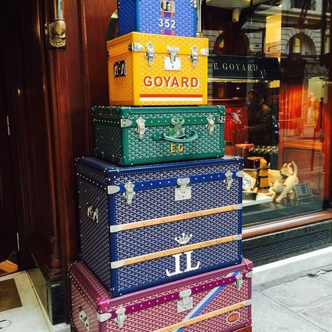 Harry Potter Trunk, Louis Vuitton Luggage, Louis Vuitton Travel, Goyard Bag, Vintage Luggage, Luxe Life, Fancy Bags, Wonderful World, Blue Decor