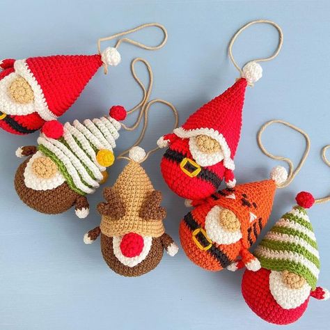 Christmas Crochet Garland, Pattern Language, Crocheted Christmas, Crochet Garland, Christmas Crochet Pattern, Funny Gnomes, Crochet Christmas Trees, Gnome Patterns, Crochet Christmas Ornaments