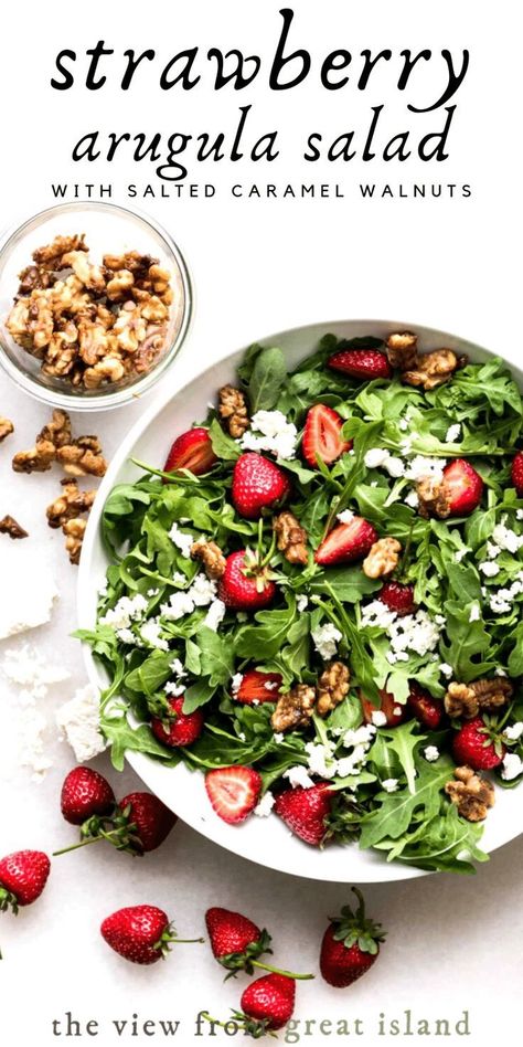 Strawberry Salad with Arugula, Salted Caramel Walnuts, and a spicy honey vinaigrette is a healthy summer strawberry salad with feta and candied nuts. #easy #recipe #dinner #balsamic #healthy #arugula #feta #candiednuts Summer Strawberry Salad, Easy Recipe Dinner, Salad Macaroni, Honey Vinaigrette, Salad Quinoa, Arugula Recipes, Arugula Salad Recipes, Feta Salat, Salad With Feta