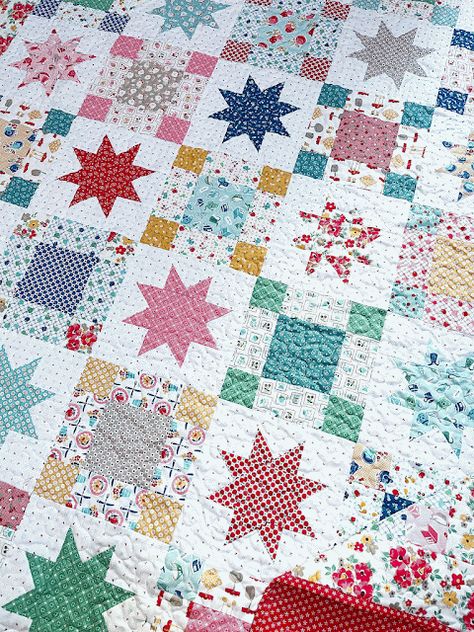 A Bit of Scrap Stuff - Sewing, Quilting, and Fabric Fun: Chain of Stars Quilt - Cookbook 9 Patch Quilt, Stars Quilt, Cottage Quilt, Scrappy Quilt Patterns, Lori Holt, Country Quilts, Scrap Quilt Patterns, Cute Quilts, Pretty Quilt