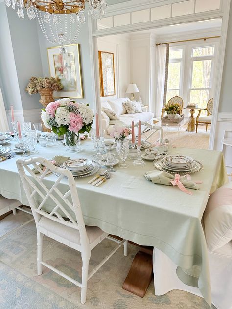 Grand Millennial Tablescape, Chinoiserie Chandelier, Dining Room Chairs Farmhouse, Grand Millennial Living Room, Tablecloth Napkins, French Inspired Home, Grandmillenial Style, Chandelier Dining Room, Southern Traditional