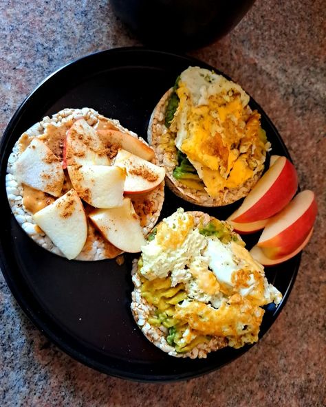 Simple rice cake breakfast ideas . . . Rice cakes eaten in moderation are a good source of sodium and a plus, given they are lower in calories. Topped mine with avocado, fried eggs, peanut butter, and some apple slices with a sprinkle of cinnamon powder. #pcosdiet #pcos #ugandanfood #pcosawareness #pcoslifestylechanges Rice Eggs Breakfast, Breakfast Ideas Rice, Rice Cake Breakfast Ideas, Rice Cake Breakfast, Ugandan Food, Cake Breakfast, Fried Eggs, Cinnamon Powder, Breakfast Foods