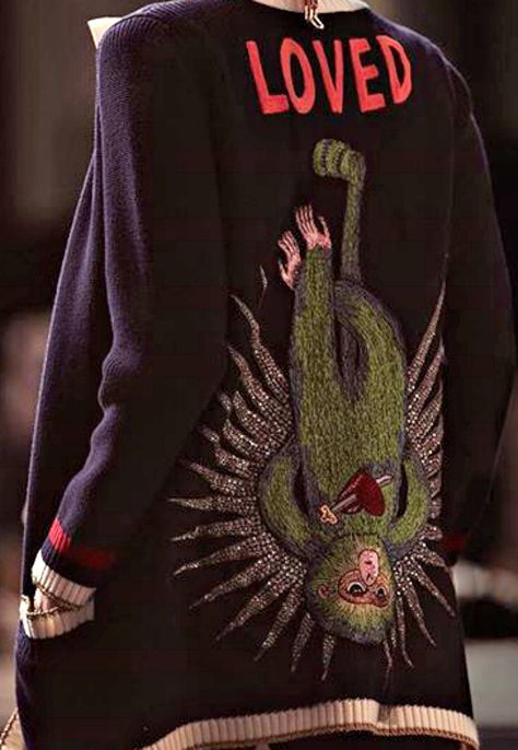 Gucci Runway, Embroidery Clothes, Gucci Sweater, Trendy Embroidery, Gucci Spring, Clubbing Outfits, Navy Cardigan, Couture Embroidery, Gucci Fashion