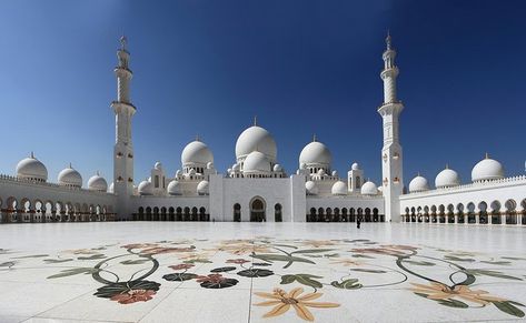 The first mosque in Islamic history: Quba Mosque #mosque #islam #quba #qubapalace #history Quba Mosque, Central Mosque, Sheikh Zayed Grand Mosque, Sheikh Zayed, Grand Mosque, Islamic Architecture, Art And Architecture, Culture Art, Taj Mahal