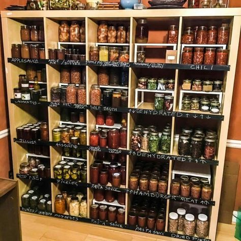 Canning Storage, Canning Jar Storage, Food Storage Rooms, Harvest Storage, Preppers Pantry, Canning Kitchen, House Pantry, Canning Food Preservation, Canned Food Storage