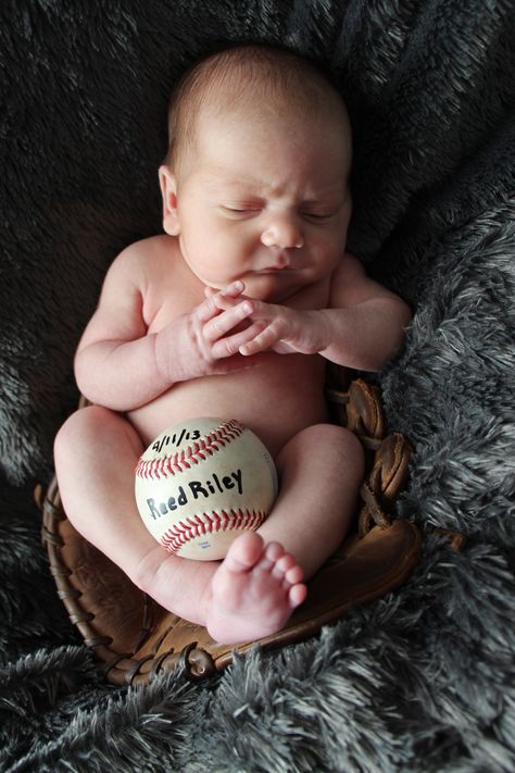 Baseball Newborn Photo of my son, Reed! Infant Baseball Pictures, Newborn Baseball Pictures, Baseball Photo Ideas, Toddler Boy Photography, Boy Photoshoot, Baby Boy Newborn Pictures, Sport Photoshoot, Foto Newborn, Newborn Photography Boy