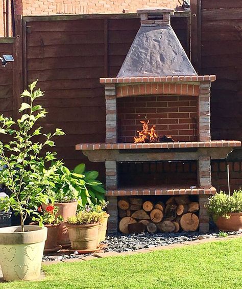 Stone Bbq Ideas, Masonry Bbq, Coal Bbq, Brick Grill, Stone Bbq, Tub Deck, Brick Bbq, Diy Outdoor Fireplace, Backyard Barbeque