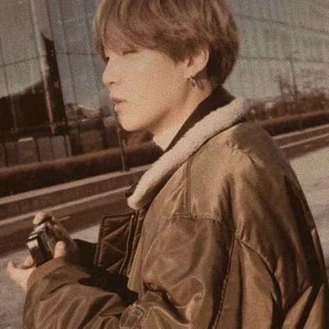 Whatsapp Widget, Dark Academia Photos, Yoongi Vintage, Bts Predebut, Bts Backgrounds, Wallpaper Bts, Rap Lines, Vintage Icons, Suga Yoongi