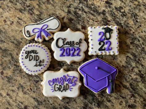 Graduation Cookie Ideas High School, Class Of 2024 Cookies, Preschool Graduation Cookies, Graduation Sugar Cookies Ideas, Grad Cookies Decorated, Graduation Fondant Cookies, Grad Party Cookies, Purple Graduation Cookies, Graduation Cookies 2024