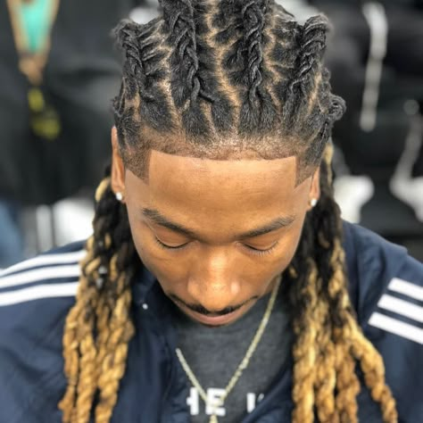 Stylist @lux_n_locs ... Barber @versethebarbarian ... Model:@jordansqueakin ................................................................. @dreadslocstwist @thedreadlockshow @locconnection @locnationtm @menwithlocs @menlocstyles @naturalhairindustry @future @yrntakeoff @quavohuncho @offsetyrn @thuggerthugger1 #atlantaloctician #atlantanaturalhair #atlantadreads #newyorkstylist #lastylist #bestlocticianintheworld #locstylesformen #dreads #dreadlocks #dreadlocks #locs #conormcgregor # #music #a Male Loc Styles, Mens Dreadlock Styles, Dread Hairstyles For Men, Blonde Dreadlocks, Dread Styles, Dread Braids, Dreadlock Hairstyles For Men, Dreadlock Styles, Dreads Styles