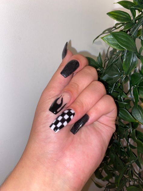 Black Pattern Acrylic Nails, Emo Acrylic Nails Coffin, Black Nails Emo, Asthetic Nail Extension Designs, Acrylic Nail Designs Emo, Black Nail Designs Emo, Cute Emo Nails, Black Emo Nails Ideas, Nail Designs Emo