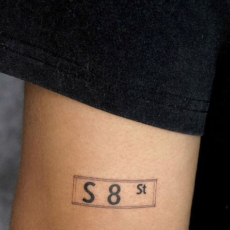 Ao on Instagram: "The out line street sign tattoo for @jaiwolfx Thank you! . . . . . . . . . #finelinetattoo #finelinetattoobrooklyn #brooklyntattoo #streetsign #streetsigntattoo #smalltattoo" Street Address Tattoo, Dainty New York Tattoos, Street Name Tattoo, Nyc Inspired Tattoos, Address Tattoo Ideas, New York Stamp Tattoo, Subway Tattoo, Cool Tiny Tattoos, Address Tattoo