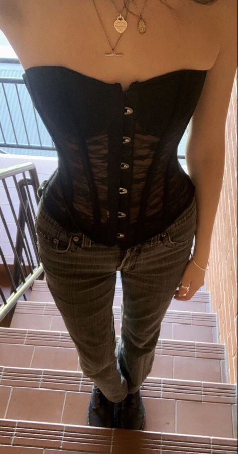 Jean Corset Top Outfit, Outfits With Corset Tops, Corset Outfit Aesthetic, Outfit Corset, Corset Outfits, Corset Outfit, Interior Modern, Grunge Goth, Mode Inspo