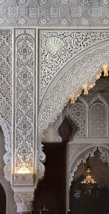 Traditional Mandir Design, Mughal Interior Design, Marakesh Decor Interiors, Marakesh Decor, Morocco Architecture, Islamic Places, Sheesh Mahal, Indian Palace, Moroccan Architecture