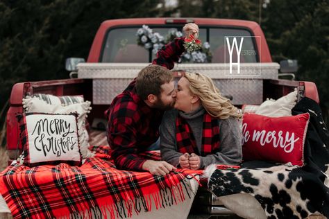 #Mistletoephoto #truckminisession #holidayphoto #holidayminisession Truck Bed Christmas, Heritage Photography, Christmas Mini Shoot, Christmas Couple Photos, Mini Photo Shoot, Christmas Poses, Christmas Family Photoshoot, Xmas Pictures, Christmas Red Truck