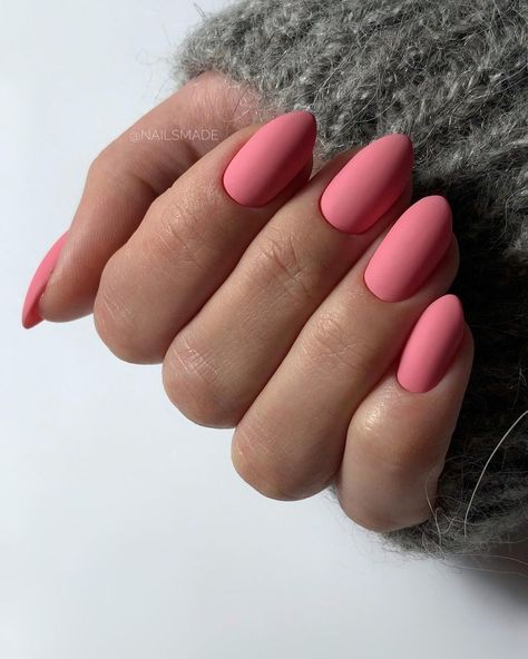 Natural Pink Nails, Slim Hands, Almond Nail Ideas, Pink Nail Ideas, Matted Nails, Oval Nails Designs, Matte Pink Nails, Light Clothes, Pink Ombre Nails