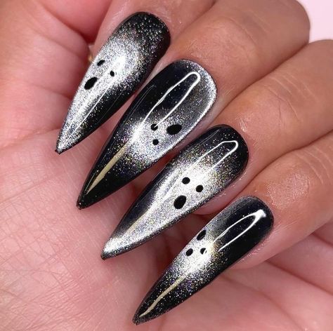 Cat Eye Polish Halloween Nails, Halloween Cateye Nails Ideas, Cat Eye Nails Halloween, Halloween Cat Eye Nails, Cat Eye Halloween Nails, Cat Eye Nails Design, Spooky Nails Halloween, Ghost Nails, Bat Nails