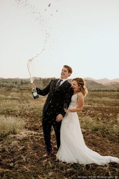 Fun wedding day photoshoot of couple - champagne spray photography of bride and groom {Morgan Wirth Photography}  Fun wedding day photoshoot of couple - champagne spray photography of bride and groom {Morgan Wirth Photography} Spray Photography, Champagne Spray, Bride Groom Photoshoot, Romantic Spring Wedding, Forest Engagement Photos, Fun Wedding Pictures, Medford Oregon, Wedding Venues Oregon, Groom Photoshoot