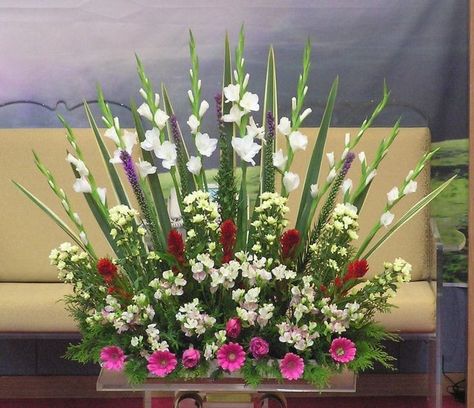 Ikebana fresh flowers arrangement Luxury Flower Arrangement, Contemporary Flower Arrangements, Flower Picture Frames, Altar Flowers, Large Flower Arrangements, Church Flower Arrangements, Wedding Backdrop Decorations, Creative Flower Arrangements, Arrangement Ideas