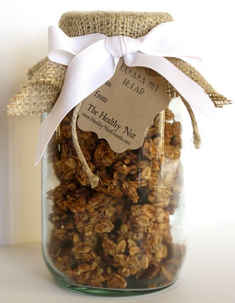 Banana Nut Bread Granola Granola Jar Packaging, Granola Packaging Ideas, Soulmate Ideas, Christmas Dessert Gifts, Granola Packaging, Granola Gift, Diy Christmas Gifts Food, Gourmet Granola, Natural Granola