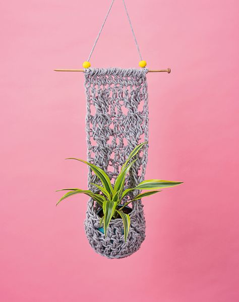 Crochet Jute, Crochet Plant Hanger, Souvenir Jewelry, Hobbies For Couples, Simply Crochet, Finding A Hobby, Stocking Stuffers For Women, Hobbies For Women, Hobbies For Men