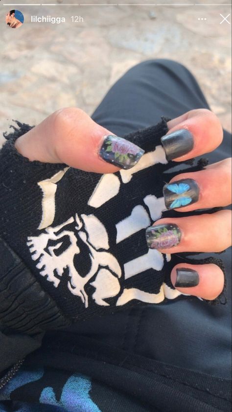 painted nails men aesthetic skater boys inspo outfits black uñas hombres insta stories Painted Nails Aesthetic, Painted Nails Men, Men With Painted Nails, Rectangular Nails, Guys Nail Designs, Boy Nails, Aesthetic Skater, Mens Nails, Skater Boys