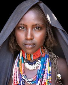 African Tribe Woman, Ethiopia People, Tribes Of The World, African Tribe, African American Artwork, Africa People, African People, African Queen, African Culture