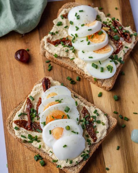 Hummus Eggs, Hummus Egg Toast, Hummus Toast Ideas, Hummus Toast, Fancy Toast, Make Hummus, Open Faced Sandwich, Egg Toast, Whipped Feta