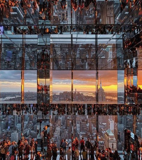 Sunset at SUMMIT One Vanderbilt - New York City's newest cultural landmark.

#SimplySelectatitsbest #SimplySelectexperience Summit One Vanderbilt, One Vanderbilt, New York Sunset, New York Wallpaper, Chasing Sunsets, New York Life, New York Aesthetic, Nyc Trip, City Wallpaper