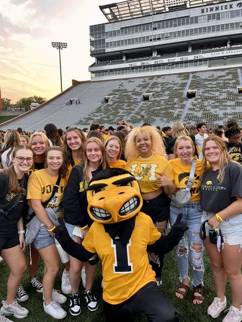 Iowa Hawkeyes Game Day Outfit, Iowa University, Iowa Football, Iowa Hawkeye Football, Hawkeye Football, Iowa Hawkeye, Slide Deck, University Of Iowa, Football Game Outfit