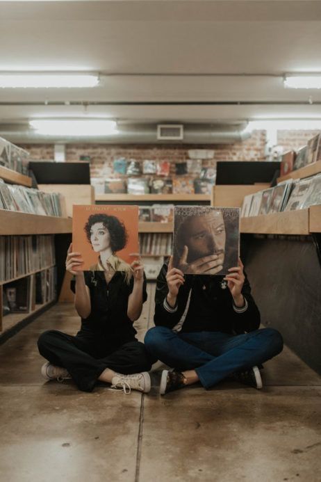 Library Photo Shoot, Not Photogenic, Retro Photoshoot, Band Photoshoot, Vintage Photoshoot, Split Second, Shotting Photo, Grad Pics, Senior Photoshoot