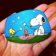 Rock Rock, Painted Rocks Diy, Snoopy Woodstock, Rock Painting Ideas Easy, Rock Painting Patterns, Pet Rocks, Paint Rock, Rock Painting Designs, Stone Crafts