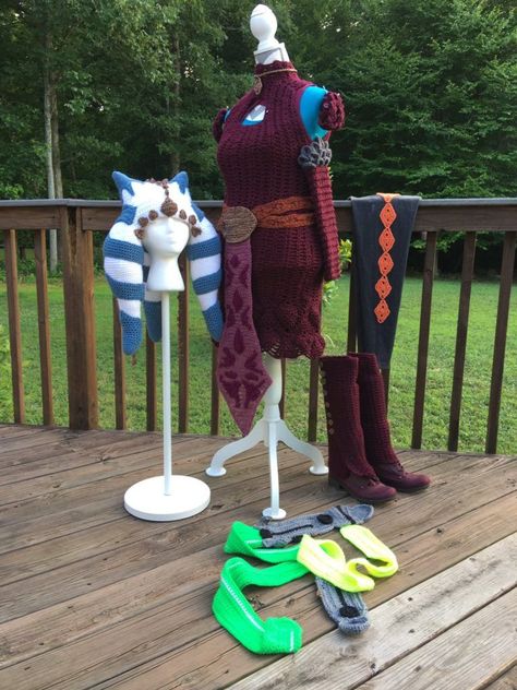 Cosplay Alert! This Crochet Ahsoka Tano Costume Is Epic! #crochet #cosplay #starwars #ahsokatano Ahsoka Tano Costume, Crochet Cosplay, Ahsoka Tano Cosplay, Star Wars Crochet, Diy Cosplay, Captain America Costume, Crochet Granny Square Afghan, Star Wars Halloween, Crochet Disney