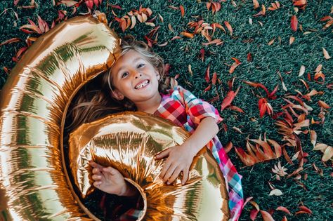 6 Year Birthday Photoshoot, Letter To My Daughter, Birthday Photography, First Tooth, Birthday Pictures, Birthday Photo, 6th Birthday, Birthday Photoshoot, Baby Photoshoot