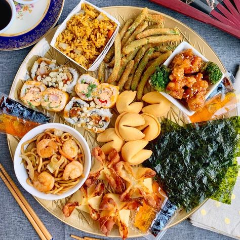 Japanese Charcuterie Board, Sushi Charcuterie Board Ideas, Types Of Sushi Rolls, Chicken Sushi, Crispy Green Beans, Chinese Buffet, New Years Eve Food, Types Of Sushi, Space Food