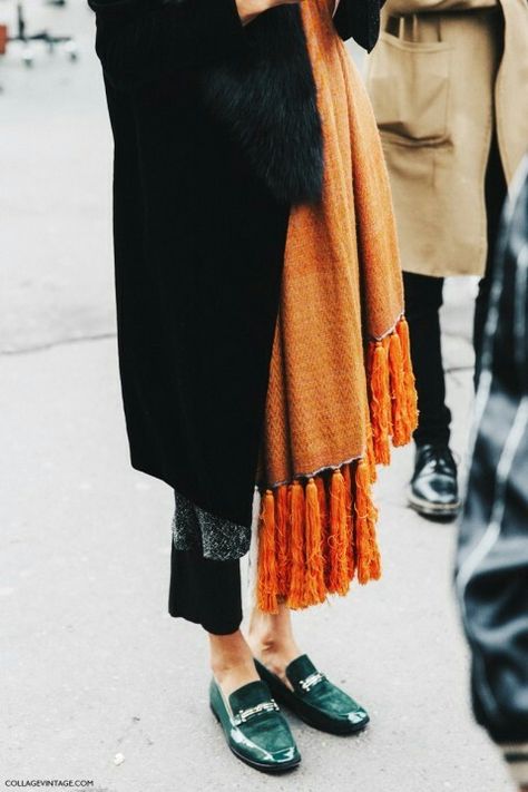 Long scarf Mode Boho, Paris Fashion Week Street Style, Couture Mode, Looks Street Style, Fashion Weeks, Fashion Week Street Style, Inspiration Mode, Street Chic, Looks Style