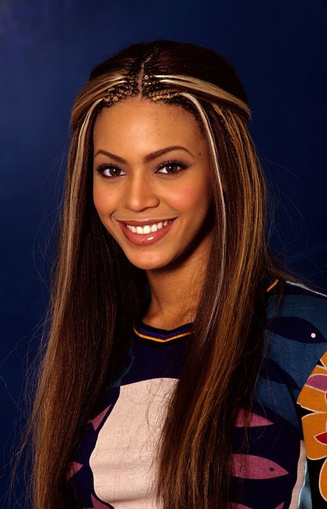 Beyonce back in the 90s Tree Braids Styles, Beyonce Braids, Beyonce 2000's, Beyonce Pictures, Beyonce Hair, Tree Braids, Beyonce Outfits, Beyonce Style, Beyoncé Giselle Knowles