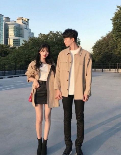 Blue Jeans Couple Outfit, Korean Couples Matching Outfits, Gray Couple Outfits, Matching Fits Couples Casual, Ulzzang Couple Matching Outfits, Aesthetic Matching Outfits Couple, Couple Fits Korean, Korean Matching Outfits Couple, Matching Outfits Pareja