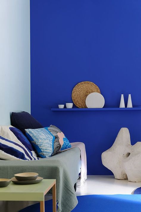 12 couleurs à adopter pour un salon lumineux Home Decor Ideas Living Room, Ideas Living Room, Home Design Ideas, Home Decorating Ideas, Blue Rooms, Luxury Blanket, Blue Interior, Interior Trend, Blue Walls