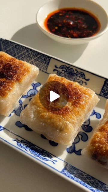 Lisa Kitahara on Instagram: "rice paper dumplings!! + quick tutorial on how to wrap them 

remade my most ‘viral’ recipe I shared exactly 3 years ago— improved the original recipe and included some more tips on the blog on wrapping and getting them to be & stay crispy 🫡

🔗 full recipe on okonomi kitchen blog 

—-

💭 it tickles my brain how something that wasn’t even planned, wasn’t even suppose to be posted ends up ‘viral’ and becoming a popular food trend vs. something you get really excited about and work hard on barley gets noticed. this is like a metaphor for a lot of things in life, but funny how things turn out sometimes. it’s always the least expected ones.

#ricepaperdumplings #dumplings" Rice Dumpling Recipe, Baked Rice Paper Dumplings, Dumplings With Rice Paper, Rice Paper Dumplings, Dumplings Rice Paper, How To Make Dumpling Wrappers, Veggie Rice Paper Dumplings, Rice Dumplings Recipe, Rice Wrappers