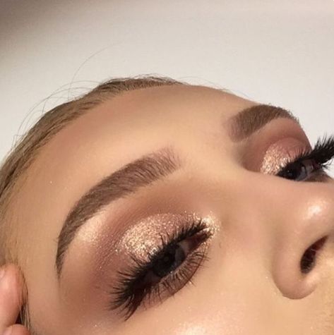 #makeup #goals #rosegold Glittery Smokey Eye, Make Up Diy, Make Up Gold, Smokey Eye Makeup Look, Formal Makeup, Birthday Makeup, Smink Inspiration, Beauty Make-up, Makijaż Smokey Eye