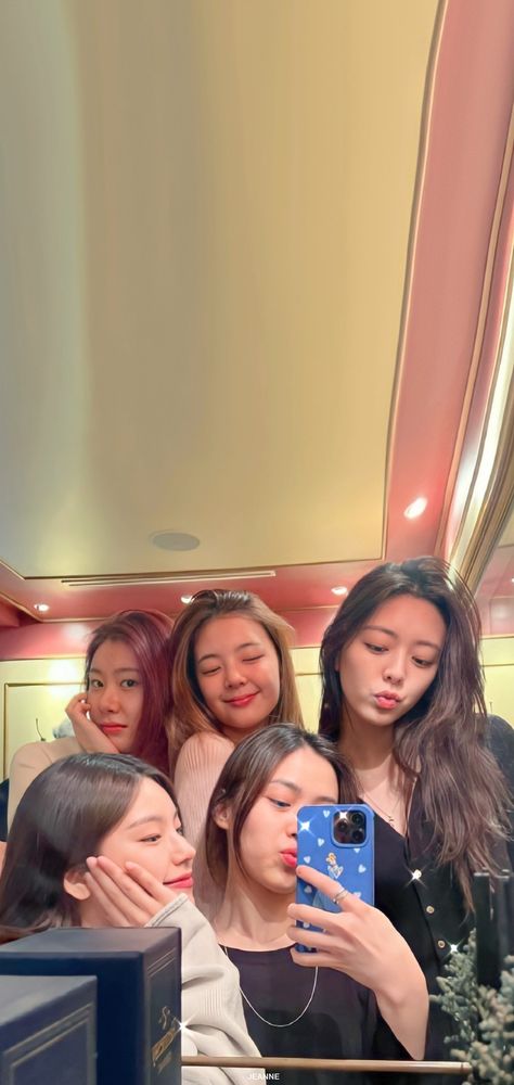 Itzy Lockscreen, Itzy Ot5, Itzy Wallpaper, 4k Wallpaper, Dangerous Woman, Cultura Pop, Kpop Wallpaper, Kpop Girl Groups, Lock Screen Wallpaper