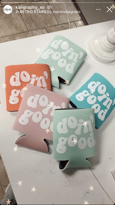 Cute Coozie Design, Cute Koozie Ideas, Vinyl Koozies, Coozie Vinyl Ideas, Koozie Ideas Vinyl, Cricut Koozies, Campground Crafts, Koozie Ideas, Custom Coozies