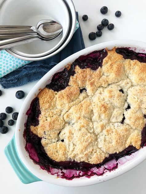 In just 10 minutes prep time you can make this Blueberry Cobbler!  A flavourful blueberry filling topped with a sweet and delicious biscuit topping. Fresh Blueberry Cobbler, Buttermilk Blueberry Muffins, Blueberry Cobbler Recipe, Blueberry French Toast Bake, Easy Blueberry Cobbler, Sour Cream Pancakes, Blueberry Cobbler Recipes, Blueberry Filling, Cobbler Topping