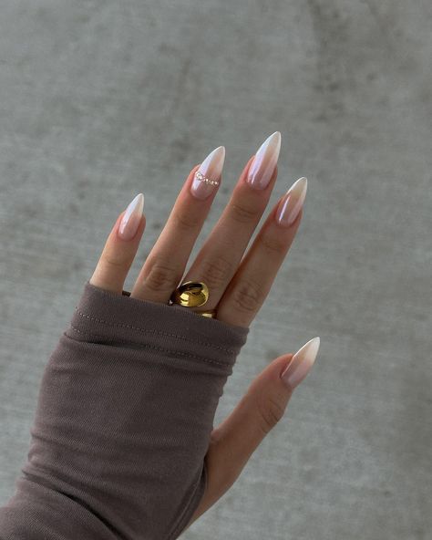 spring nail inspo 🌸 One Color Nails Summer, Rich Nails Aesthetic, Christian Nails, Bridal Nail Ideas, Nails Inspiration Wedding, Manikur Kuku, Cute Simple Nails, Accent Nail, Minimal Nails