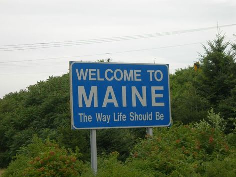 The Best Sight In The World Is Actually A Road Sign That Says Welcome To Maine Welcome To Maine Sign, Maine Aesthetic Summer, Maine Restaurants, Maine Aesthetic, East Coast Aesthetic, Maine In The Fall, Moving To Maine, Maine Road Trip, Downeast Maine