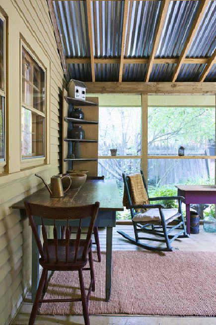 primitive screen porch with corrugated roof - winstonsalemmonthly via atticmag Porch Styles, Porch Life, Journal Magazine, Porch Ceiling, Sleeping Porch, Porch Roof, Primitive Homes, Country Porch, Porch Furniture